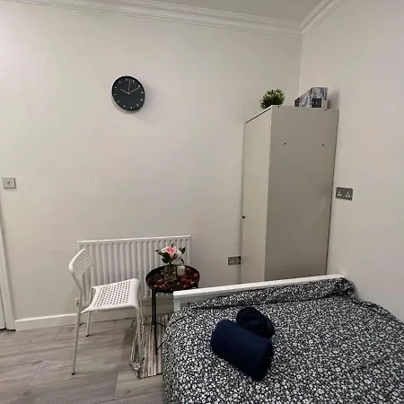 Lovely Apartment Close To Acton Central Station